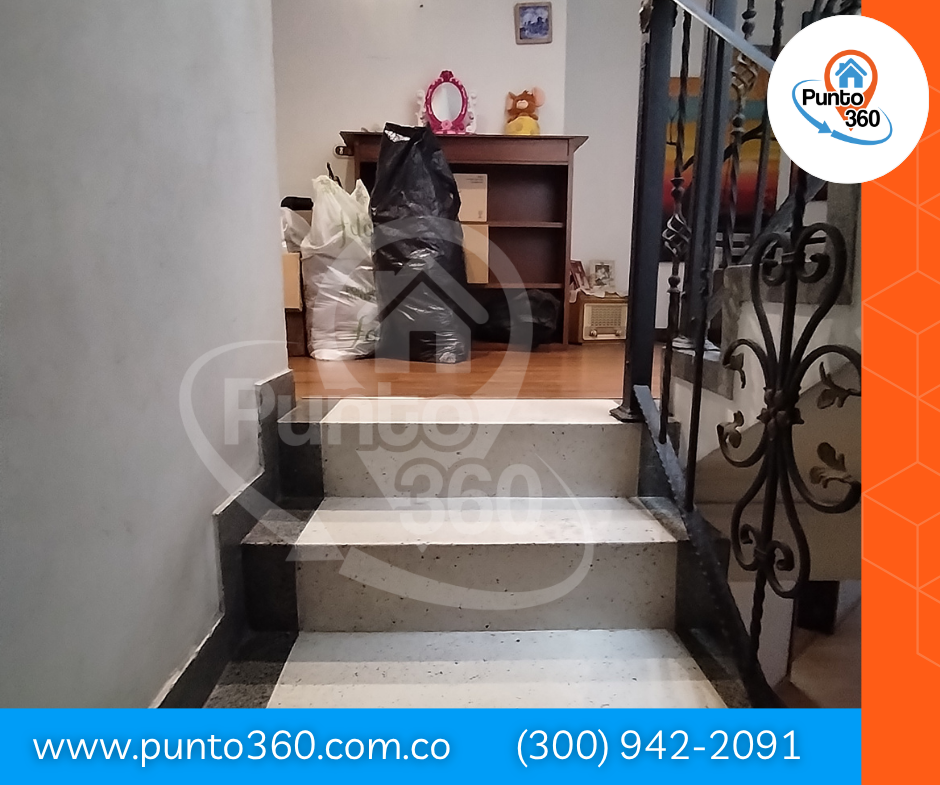 Espectacular Casa Esquinera en Venta Barrio La Esmeralda Bogotá