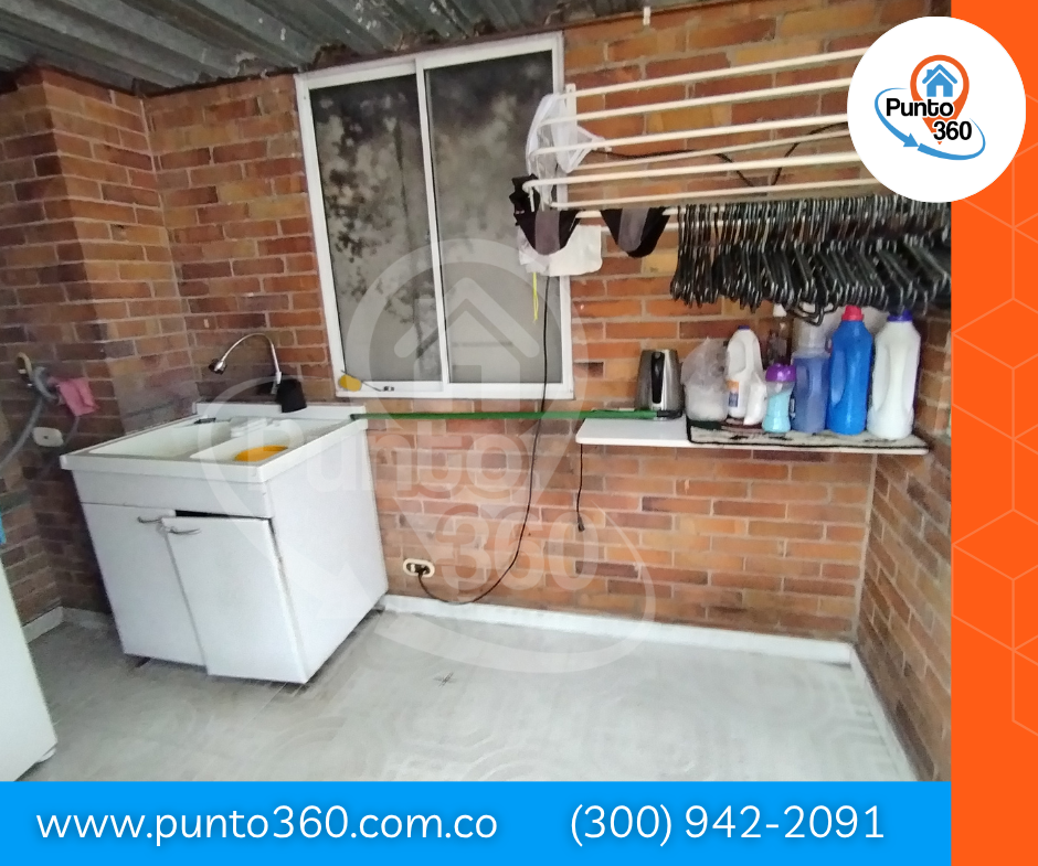 Espectacular Casa Esquinera en Venta Barrio La Esmeralda Bogotá